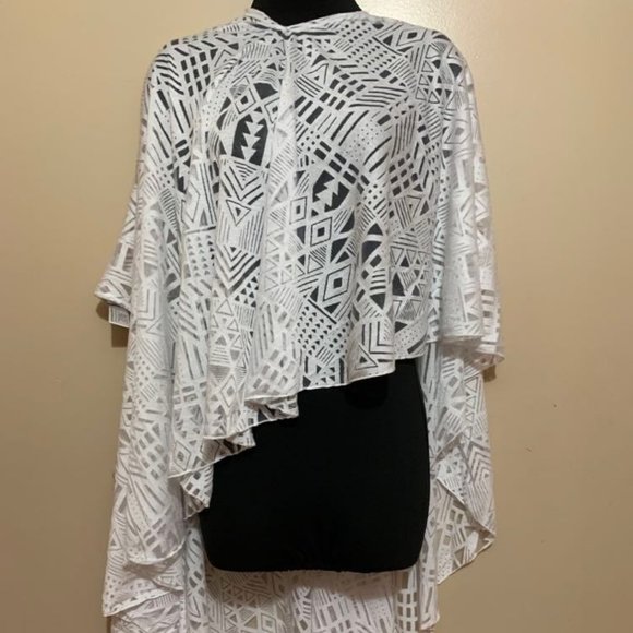 Demdaco Accessories - 3/$25 🧣 NWT - White Sheer Patterned One Size Multi City Wrap/Scarf - Demdaco